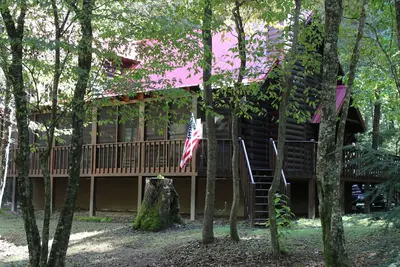 Image de Cozy Waterfront Log Cabin