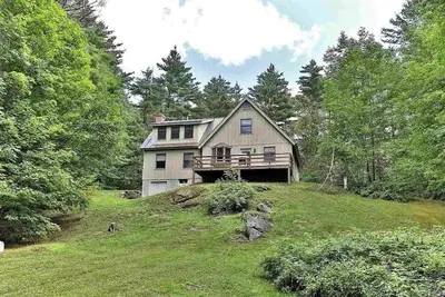 Image de Ski, hike, swim or relax with family & friends in this nature lovers delight!