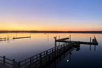 Image de Waterfront Unit on Assateague Channel View with Floating Dock