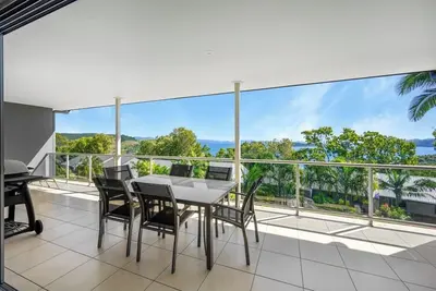 Image de 5 Blue Water Views 5 - a luxuriously appointed, two bedroom apartment