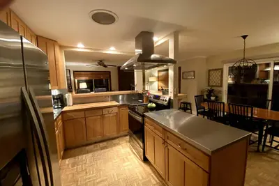 Image de Charming 4-Bed, 3-Bath Home in Desirable Table Mesa Neighborhood