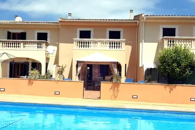 Image de Modern apartment, communal pool, terraces with sunbeds, 4 x A/C, Bbq, free Wifi