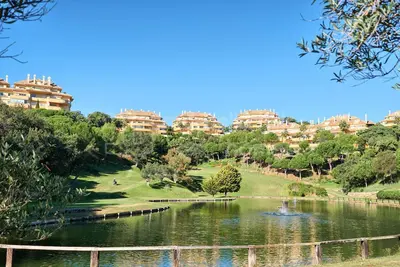 Image de Wonderful penthouse with amazing sea-and golf views  in Marbella´s Elviria Hills