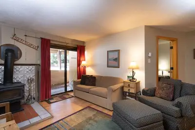 Image de Walk to Ski Lifts, Value Condo, Hot Tub and Pool!