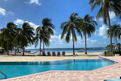 Image de \"Tortuga Kai\" - 2 Br Oceanfront Condo At Kaibo, Grand Cayman