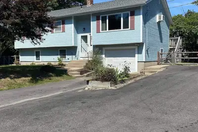 Image de Experience beach and pier living at the number One beach in Ri