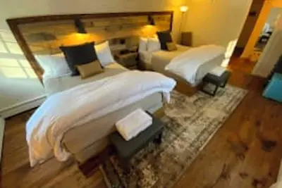 Image de Deluxe 2xQueen- 2nd floor in Historic Inn