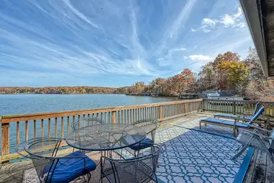 Image de Serene & secluded home by the water with deck, patio, game room, kayaks, & dock