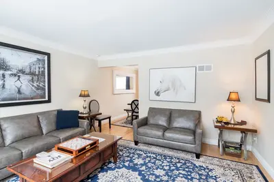 Image de Academy & Wellington (Suite 2) Sleeps 8 (six beds) on Academy & Wellington