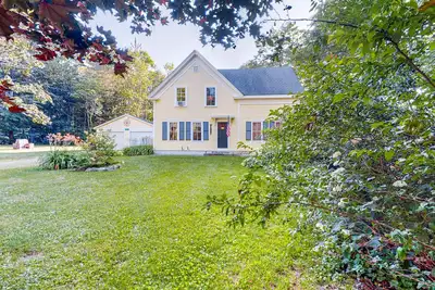 Image de Renovated 19th-Century Farmhouse w/ 270 Feet of Waterfront & Sunset Views
