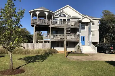 Image de 7Cs: Beach, Pool, Spa, Pets, Big Fenced in Backyard, Location! ! !