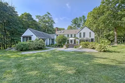Image de 4 Br Classic Country House in Ct