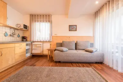 Image de Appartement \"Trocker Kastelruth 1\" près de Seiser Alm avec vue sur montagne, bain à remous et sauna