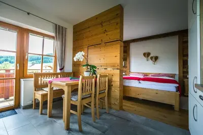 Image de Apartment with balcony and beautiful view of the rising morning sun