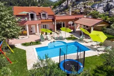 Image de Holiday home Ostojić attractive villa with private pool near lakes