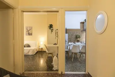 Image de A Glance Allround The World. 4sat Apartment at Piraeus Greece Ama 00001060378