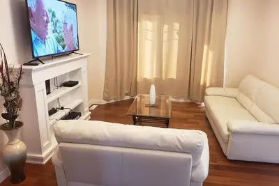 Image de Stylish Heritage Apt Ideal For Long Stays - 3 Br with Jacuzzi