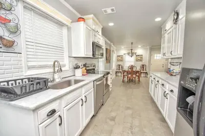 Image de Spacious 7br Retreat – Near Downtown & Six Flag7