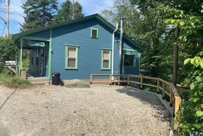 Image de Cozy Cottage overlooking beautiful Loyalhanna Creek in Historic Ligonier!