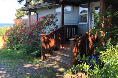 Image de Motel with two private cottages each with Hot Tub and Gas Fireplace on the ocean