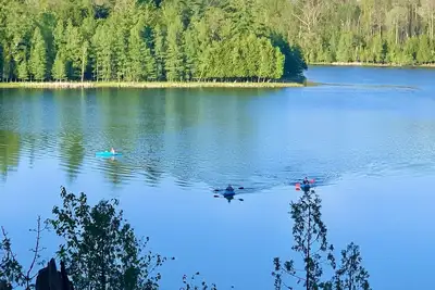 Image de Cozy, Lake Front Cottage Close To It All! Fishing, Hunting, Hiking & Much More!