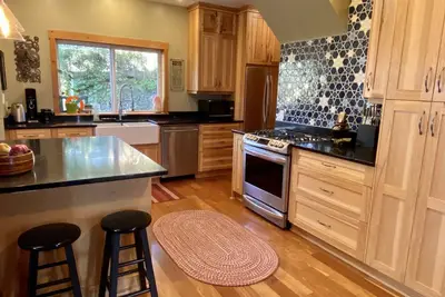 Image de Stunning spacious mountain home in a ski paradise.