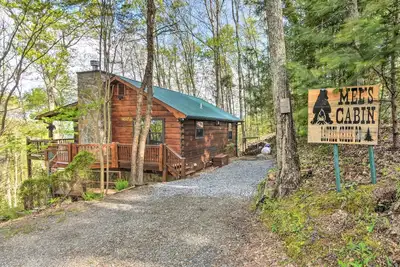 Image de Mel's Cabin - Cozy cabin with 2 decks, hot tub and ping pong!