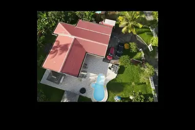 Image de Villa de plein pied avec piscine