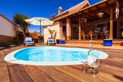 Image de Escelente Villa Familiar con Piscina Privada en el Centro de Corralejo Playa
