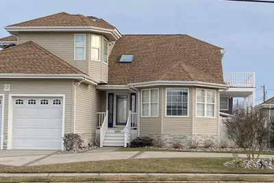 Image de Bay side house just three blocks to the Beach