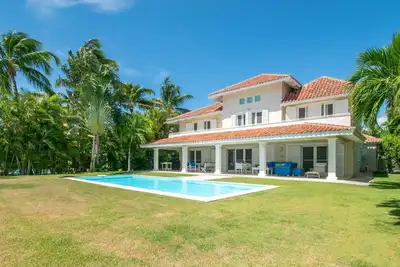 Image de Golf villa w/ golf cart, walking distance to beach