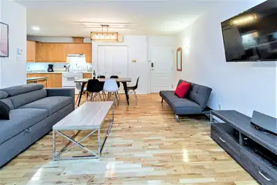 Image de Charmant condo bien situé pour relaxer en ville