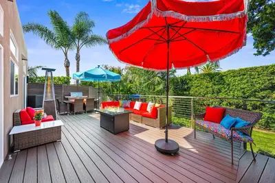 Image de 2 Beautiful Resort-Style Coastal Homes: Ac, Bbq, Lrg Yard w/Games + Beach Gear!