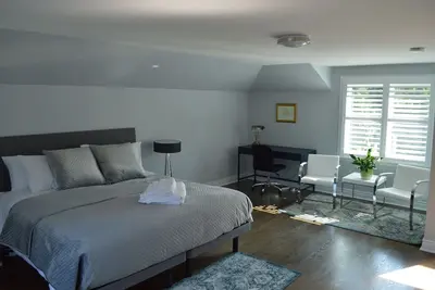 Image de Spacious and cozy retreat with parking