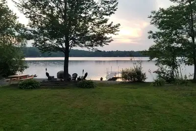 Image de Year-round garage apartment on Lake Wassookeag with full amenities.