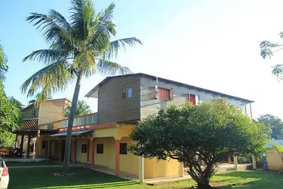 Image de Inexpensive hotel room with shared bathroom near surfing beach