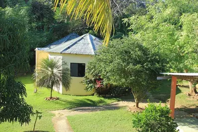 Image de Inexpensive hotel room with private bathroom near surfing beach
