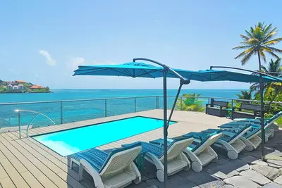 Image de Villa avec piscine pieds dans l'eau, ponton privatif 3 chambres