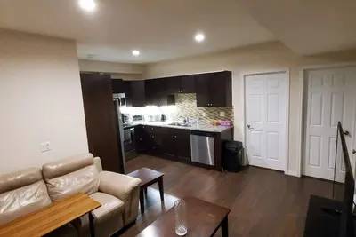 Image de North Side of City 5 min to site bus One bedroom Basement