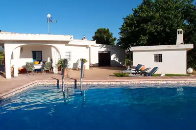 Image de Villa avec Wifi, jardin et piscine privée à 30 minutes de Valence