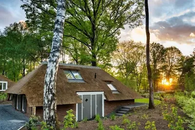 Image de Sprielderbosch 28 Luxury holiday home Veluwe, located on a holiday park