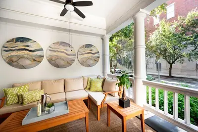 Image de Stunning Downtown c. 1890 Estate w/ Wraparound Porch by Lucky Savannah