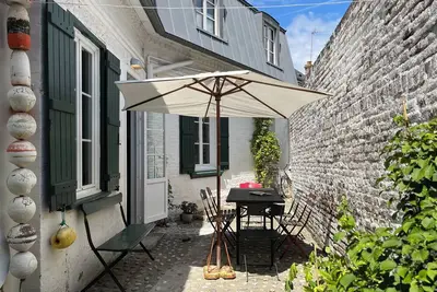 Image de Maison Plein Sud sur Cour. 4 étoiles. 3 Ch. 2 Sdb. 200m Plage & Commerces.