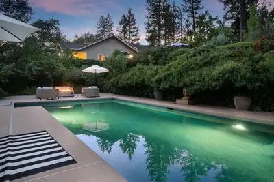 Image de Private Country Sanctuary with a Pool