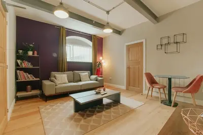 Image de Cheap, Chic & Cheerful pad in Historic building | B8