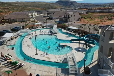 Image de Waterpark Retreat w/ lazy river, pickleball court