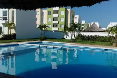 Image de Family House in Acapulco; 6 bedroom/bath, terrace/hunting, 2cars and swimming pool