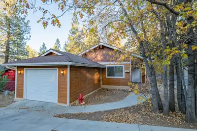 Image de Brown Bear Lodge - Close to Hiking Trails, Fireplace, Barbecue