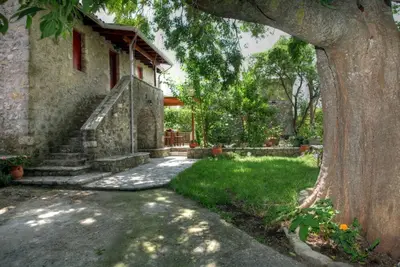 Image de Maison traditionnelle en pierre de luxe, entièrement rénové dans le centre de l'île