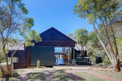 Image de Bay view and canopy house facing the Indian Ocean.